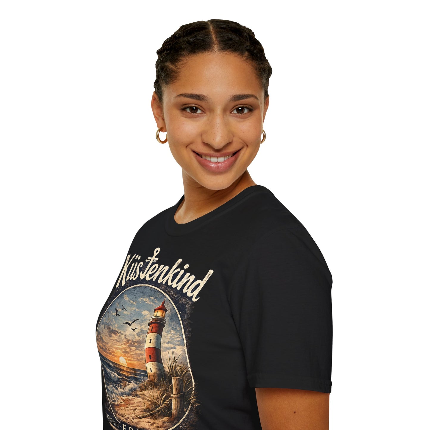 Küstenkind Shirt – Nordisch. Frei. Wild. – Vintage Leuchtturm T-Shirt für Nordsee & Ostsee Fans