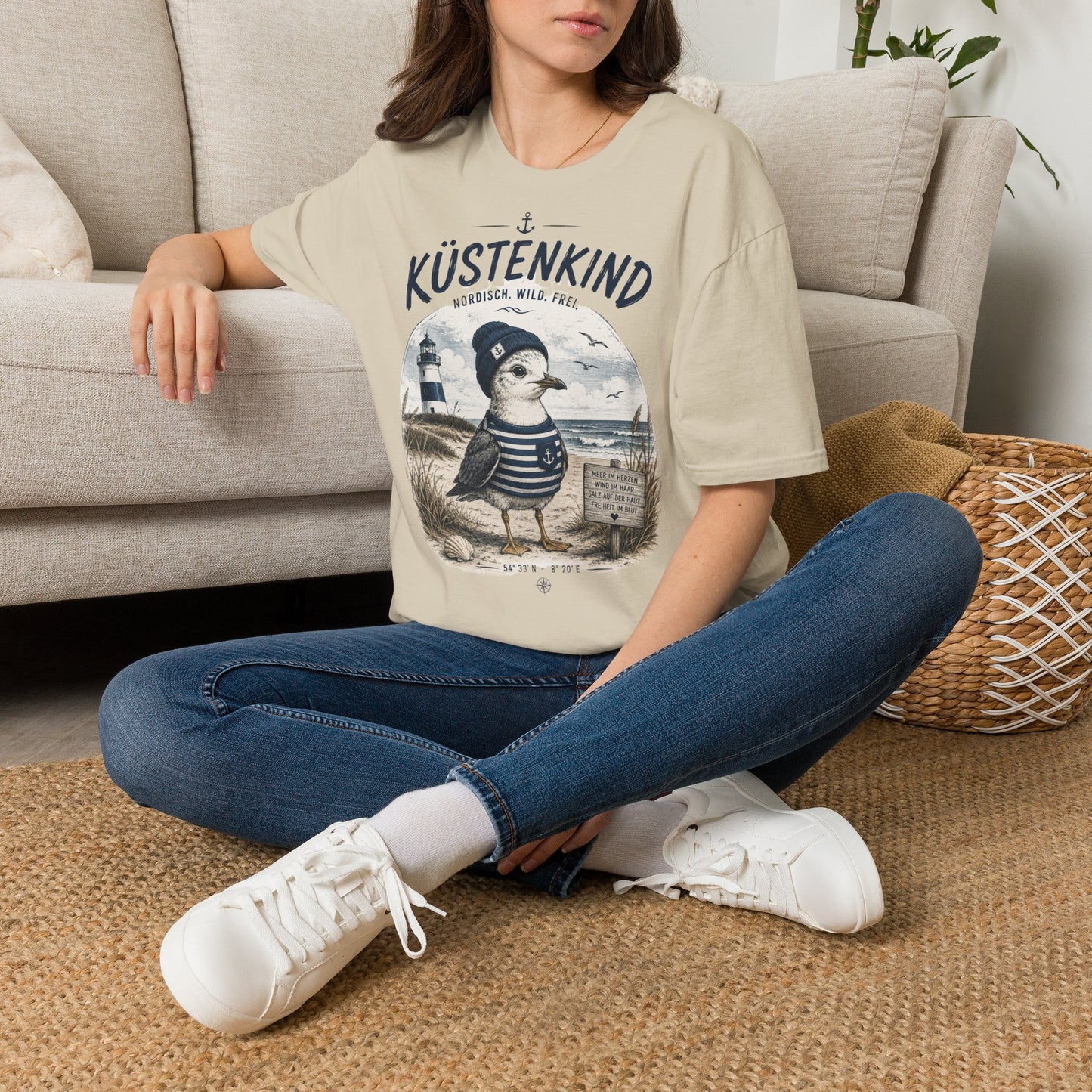 Küstenkind Möwe T-Shirt – Nordisch. Wild. Frei. | Maritimes Küstendesign für Nordsee- & Ostseefans