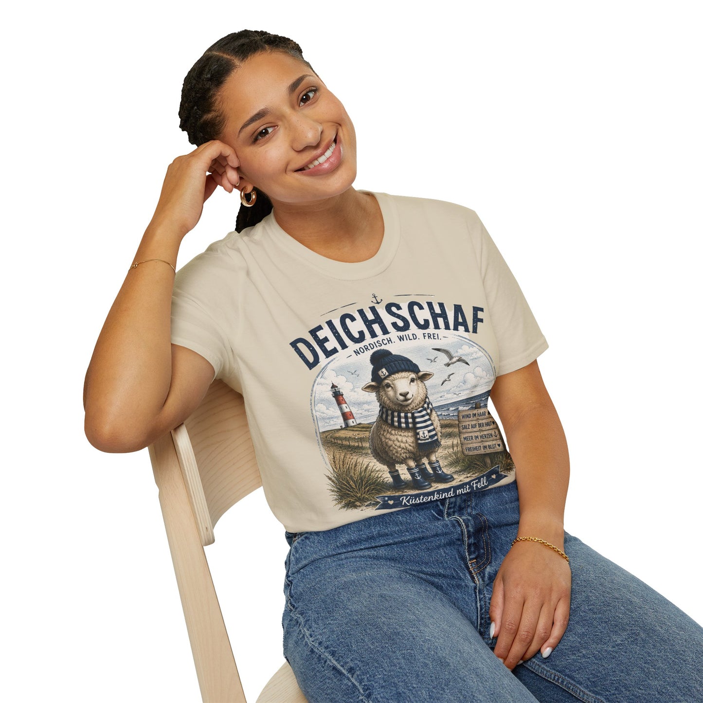 Deichschaf T-Shirt – Nordisch. Wild. Frei. | Maritimes Schaf für Nordsee- & Ostseefans
