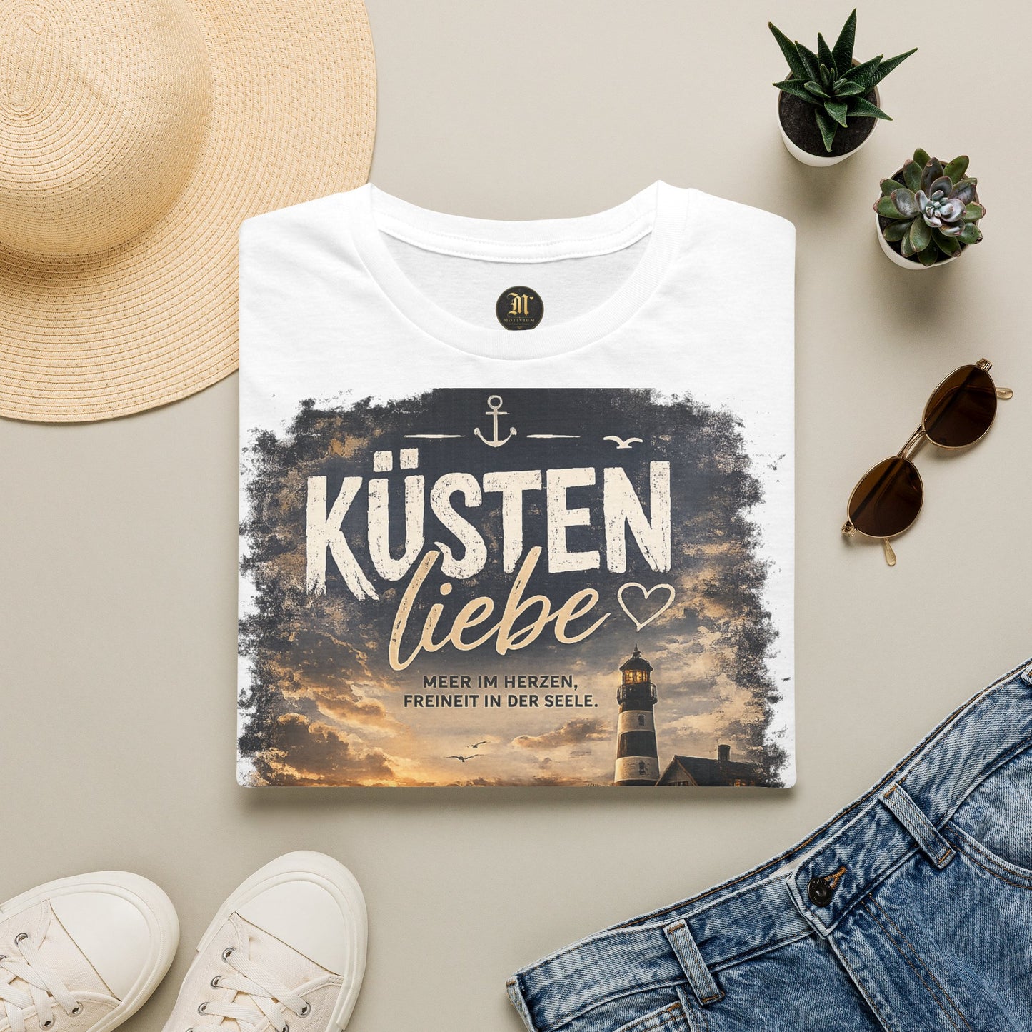 Küstenliebe Damen T-Shirt – Meer im Herzen, Freiheit in der Seele | Leuchtturm Strandshirt