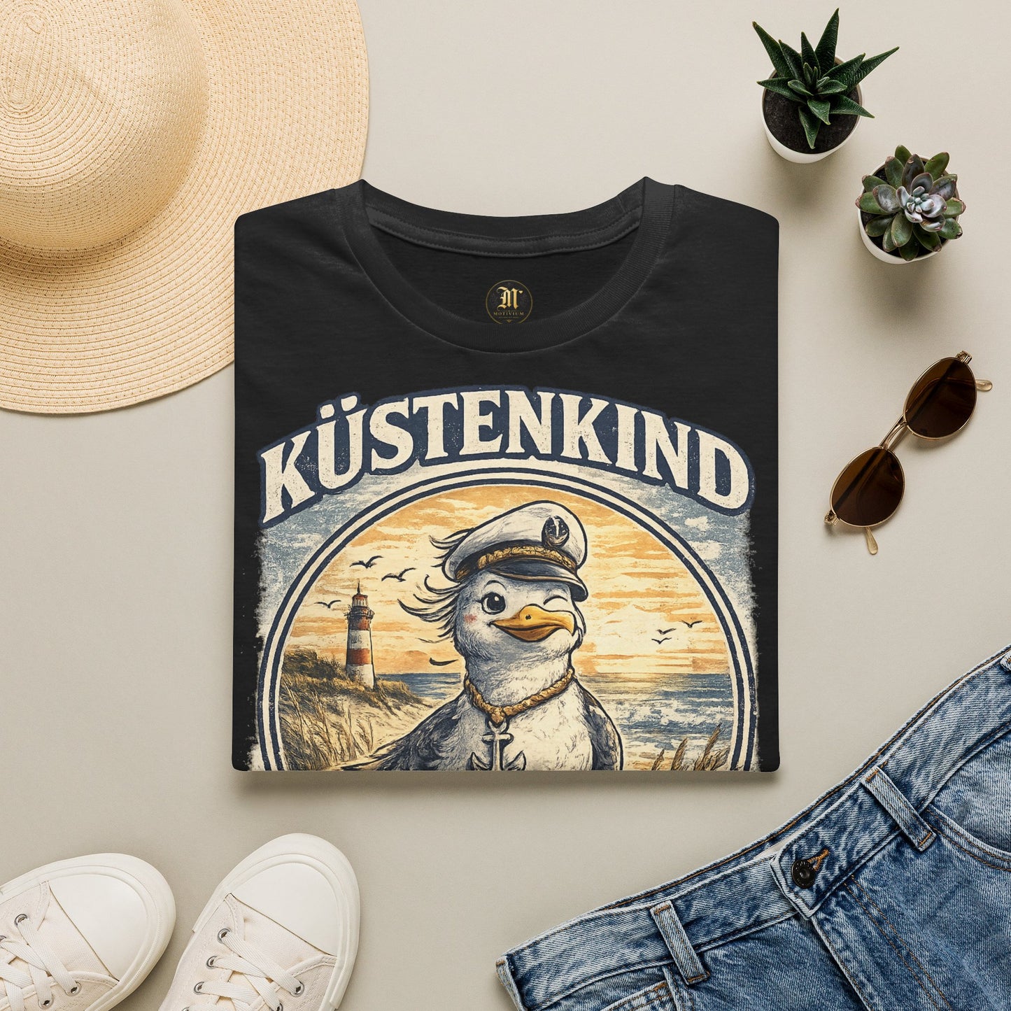 Küstenkind Möwe Shirt – Nordisch Wild Frei – Maritimes Küstenmotiv mit Leuchtturm & Möwe – Nordsee Ostsee T-Shirt