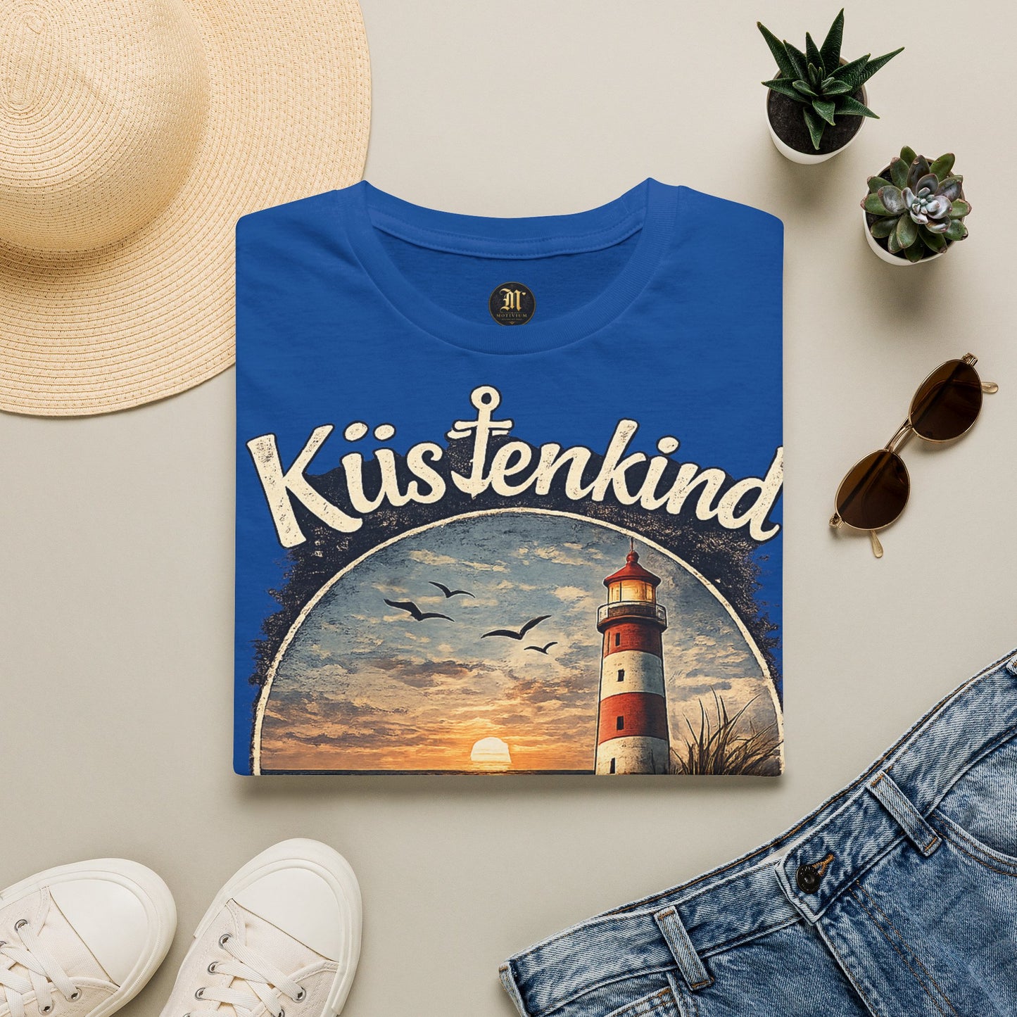 Küstenkind Shirt – Nordisch. Frei. Wild. – Vintage Leuchtturm T-Shirt für Nordsee & Ostsee Fans