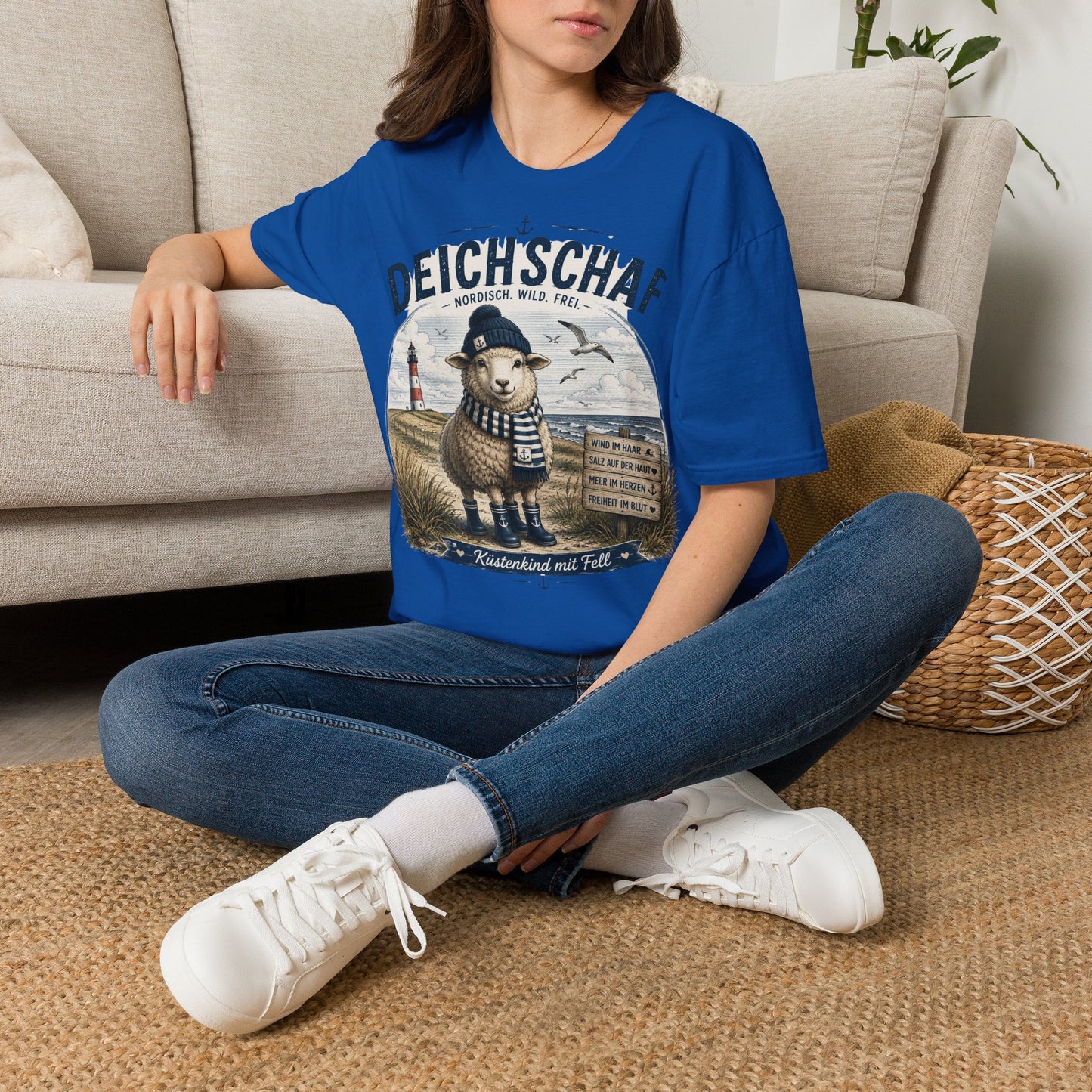 Deichschaf T-Shirt – Nordisch. Wild. Frei. | Maritimes Schaf für Nordsee- & Ostseefans