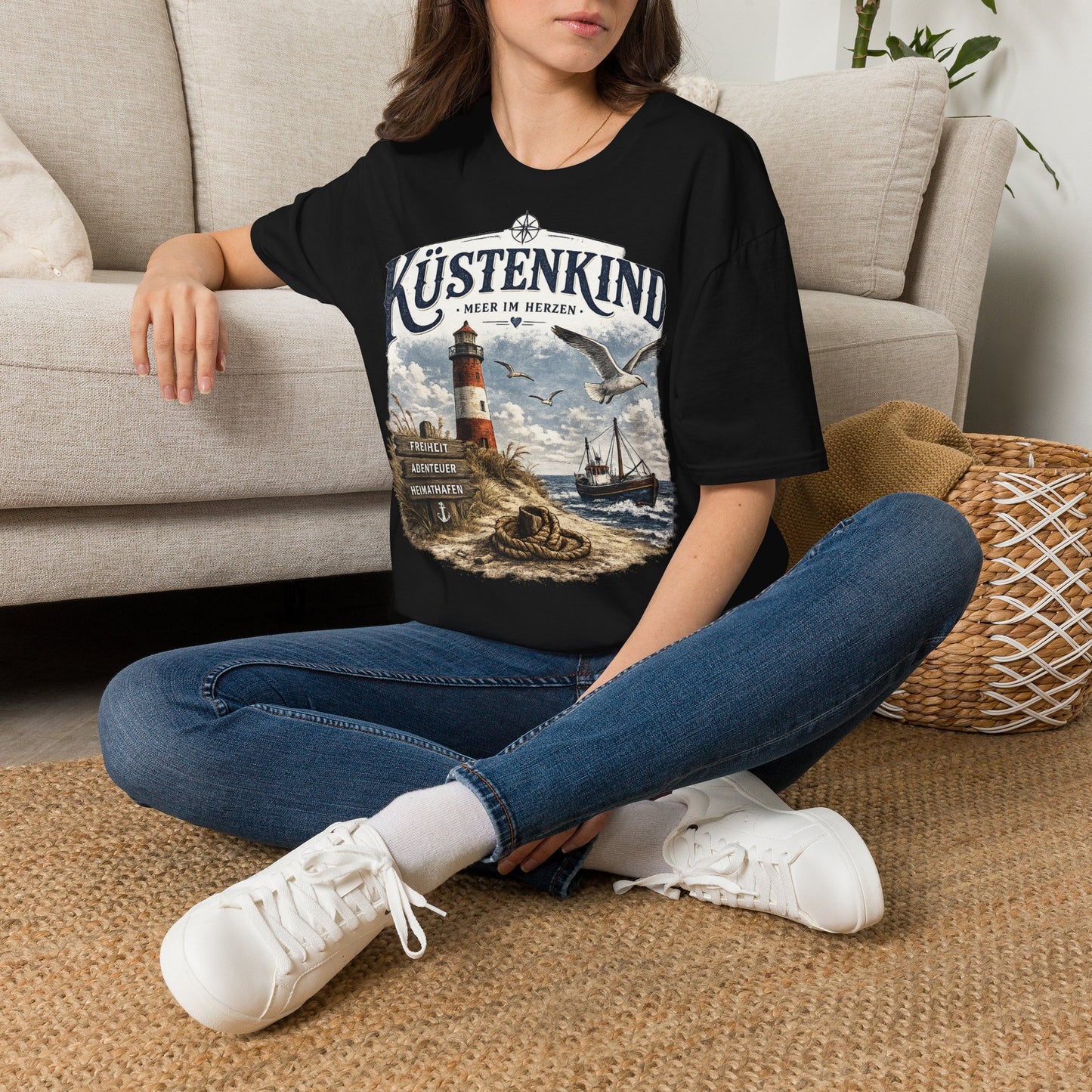 Küstenkind – Meer im Herzen | Maritimes Vintage T-Shirt mit Leuchtturm & Heimathafen Motiv