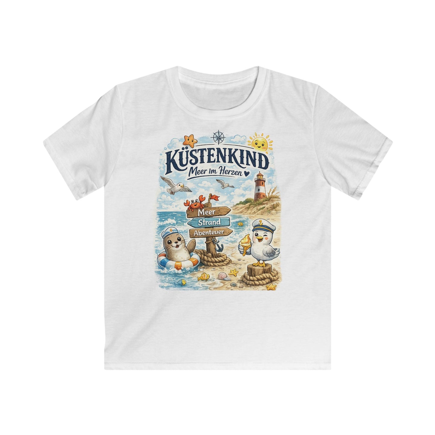 Küstenkind Kinder T-Shirt – Meer im Herzen | Maritimes Strand Design mit Leuchtturm & niedlichen Küstenfreunden