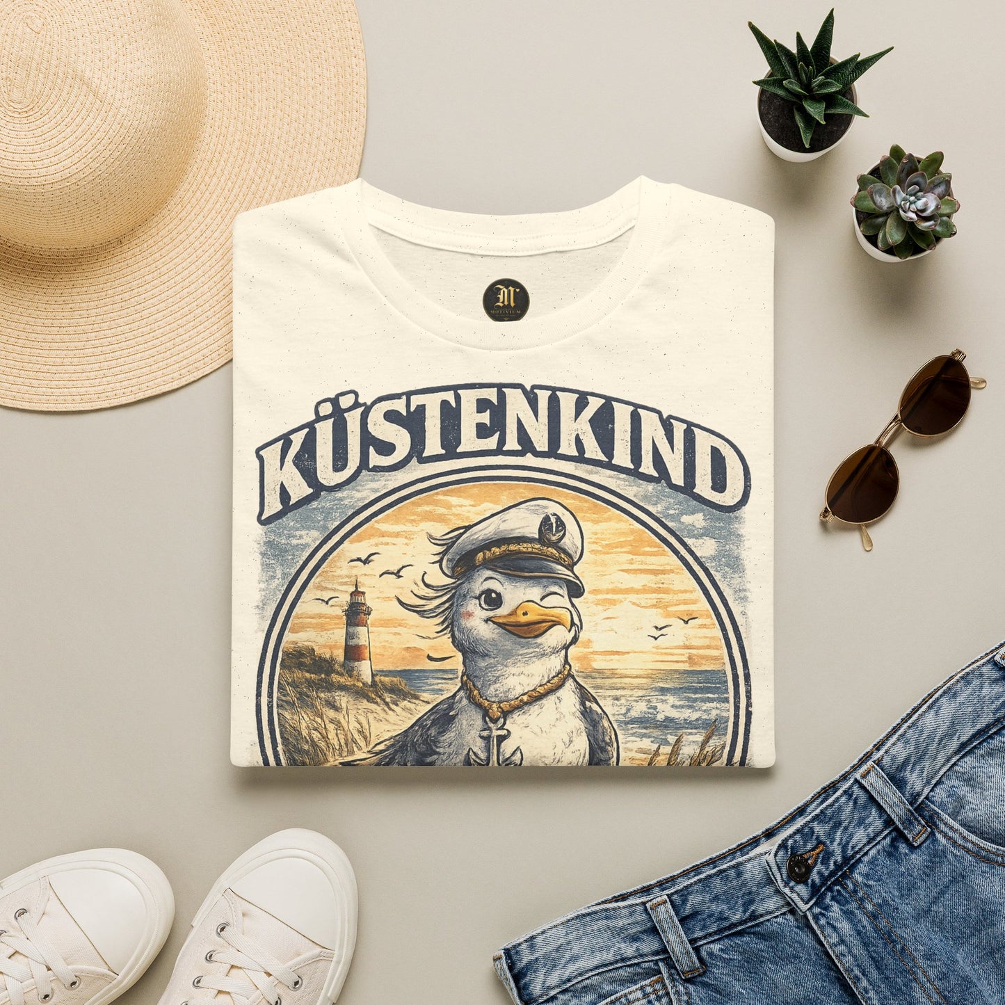Küstenkind Möwe Shirt – Nordisch Wild Frei – Maritimes Küstenmotiv mit Leuchtturm & Möwe – Nordsee Ostsee T-Shirt