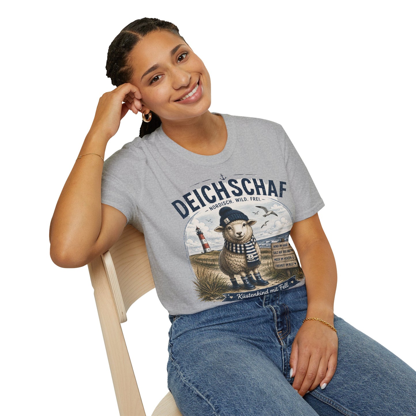 Deichschaf T-Shirt – Nordisch. Wild. Frei. | Maritimes Schaf für Nordsee- & Ostseefans