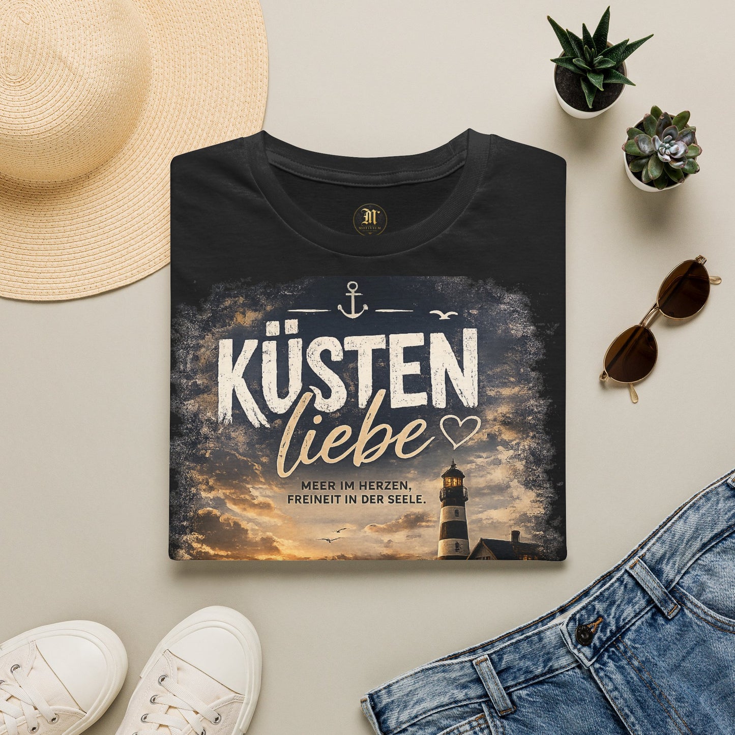 Küstenliebe Damen T-Shirt – Meer im Herzen, Freiheit in der Seele | Leuchtturm Strandshirt