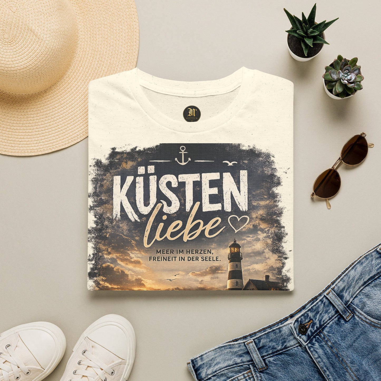Küstenliebe Damen T-Shirt – Meer im Herzen, Freiheit in der Seele | Leuchtturm Strandshirt
