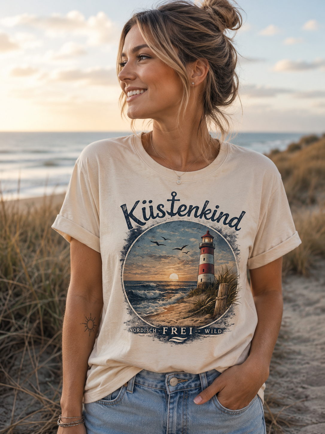 Küstenkind Shirt – Nordisch. Frei. Wild. – Vintage Leuchtturm T-Shirt für Nordsee & Ostsee Fans
