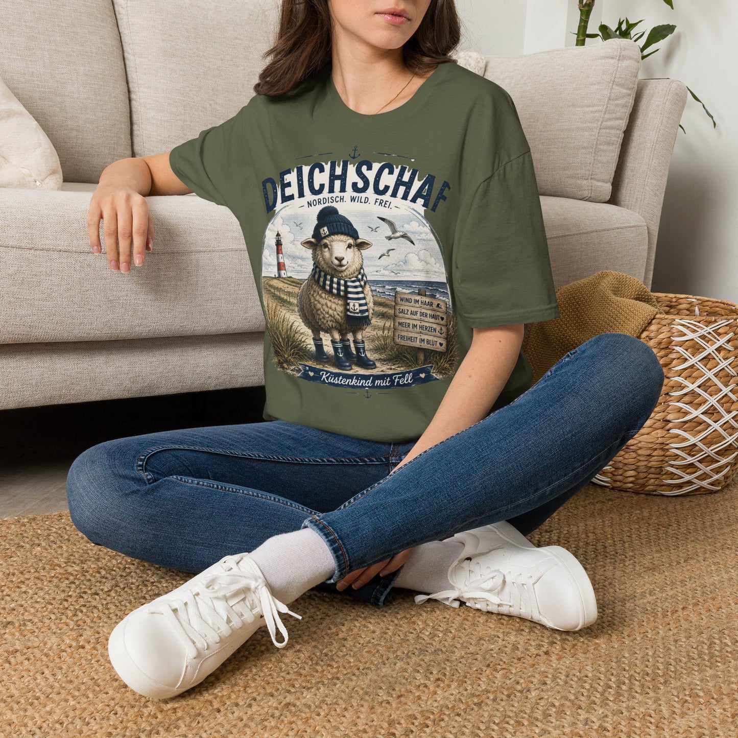 Deichschaf T-Shirt – Nordisch. Wild. Frei. | Maritimes Schaf für Nordsee- & Ostseefans