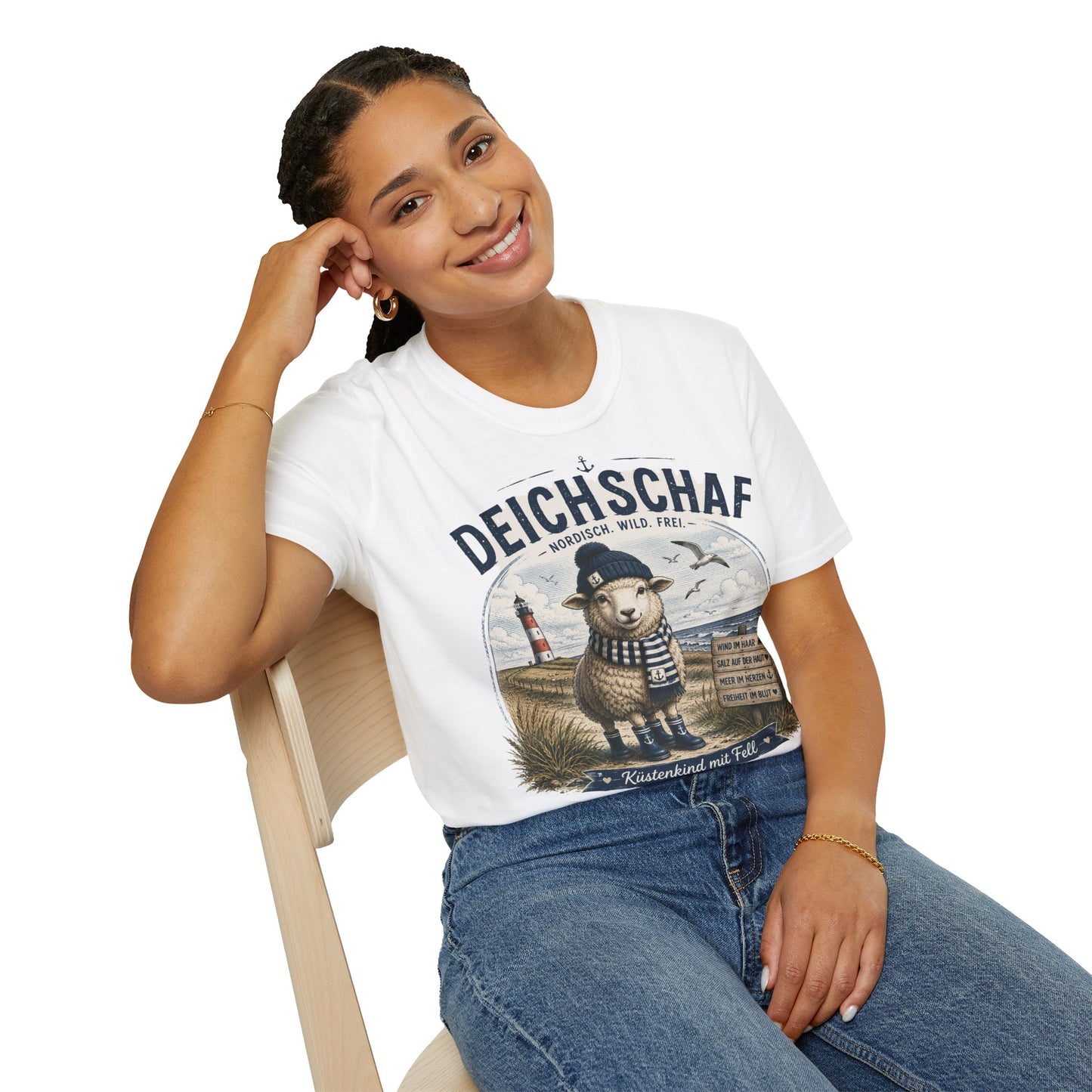 Deichschaf T-Shirt – Nordisch. Wild. Frei. | Maritimes Schaf für Nordsee- & Ostseefans