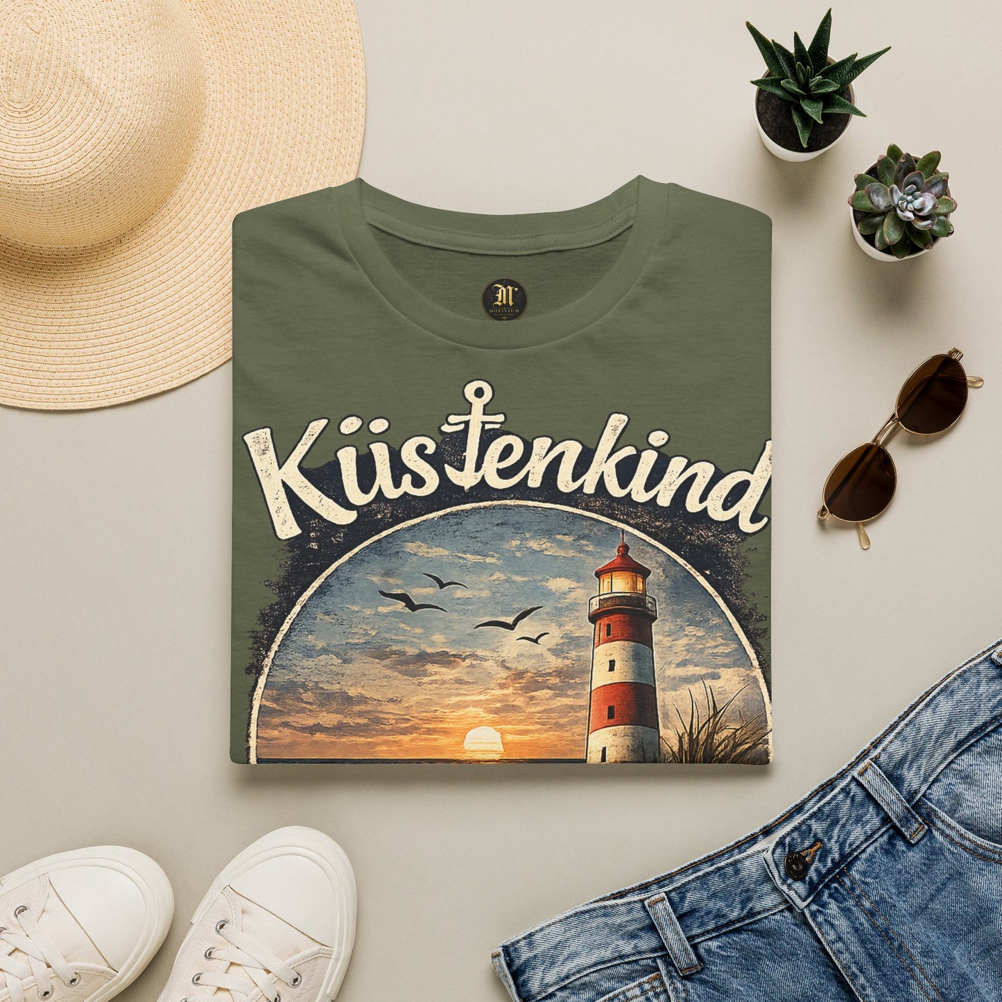 Küstenkind Shirt – Nordisch. Frei. Wild. – Vintage Leuchtturm T-Shirt für Nordsee & Ostsee Fans