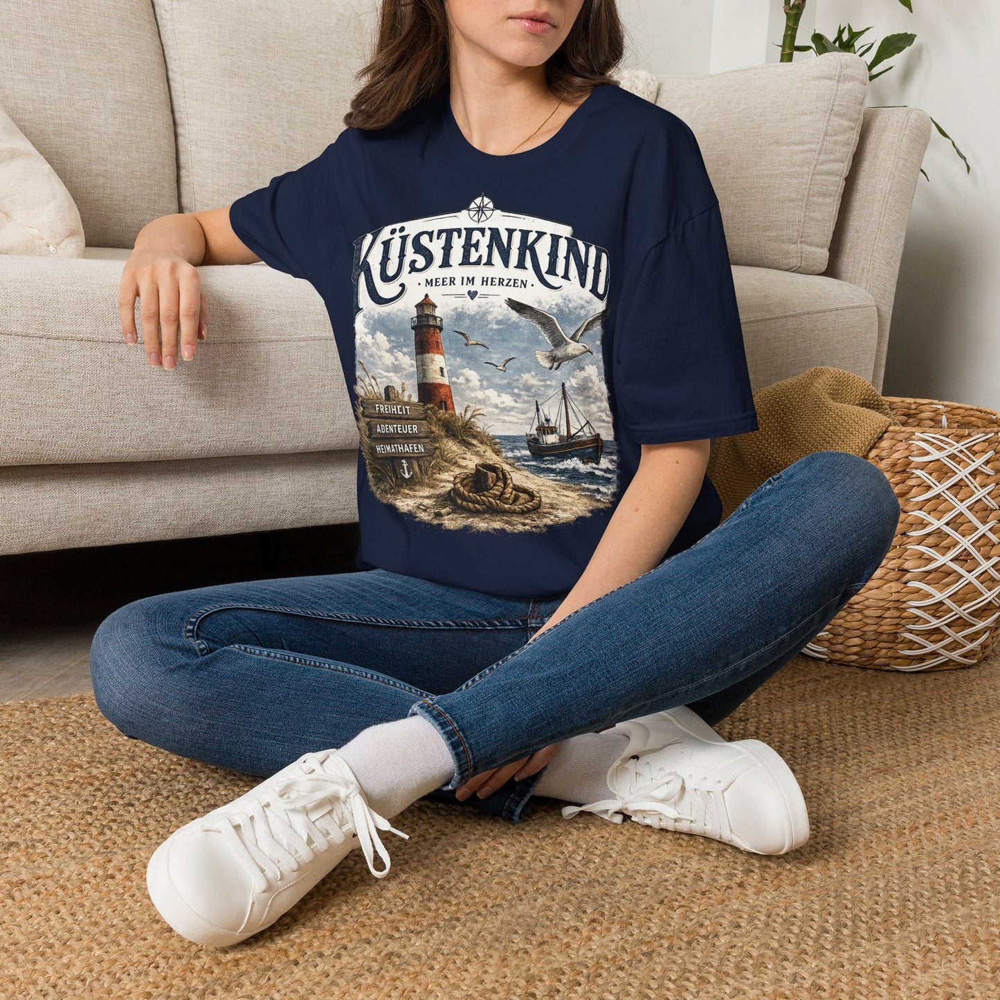 Küstenkind – Meer im Herzen | Maritimes Vintage T-Shirt mit Leuchtturm & Heimathafen Motiv