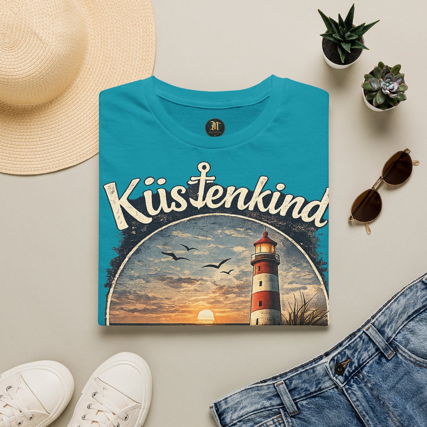 Küstenkind Shirt – Nordisch. Frei. Wild. – Vintage Leuchtturm T-Shirt für Nordsee & Ostsee Fans