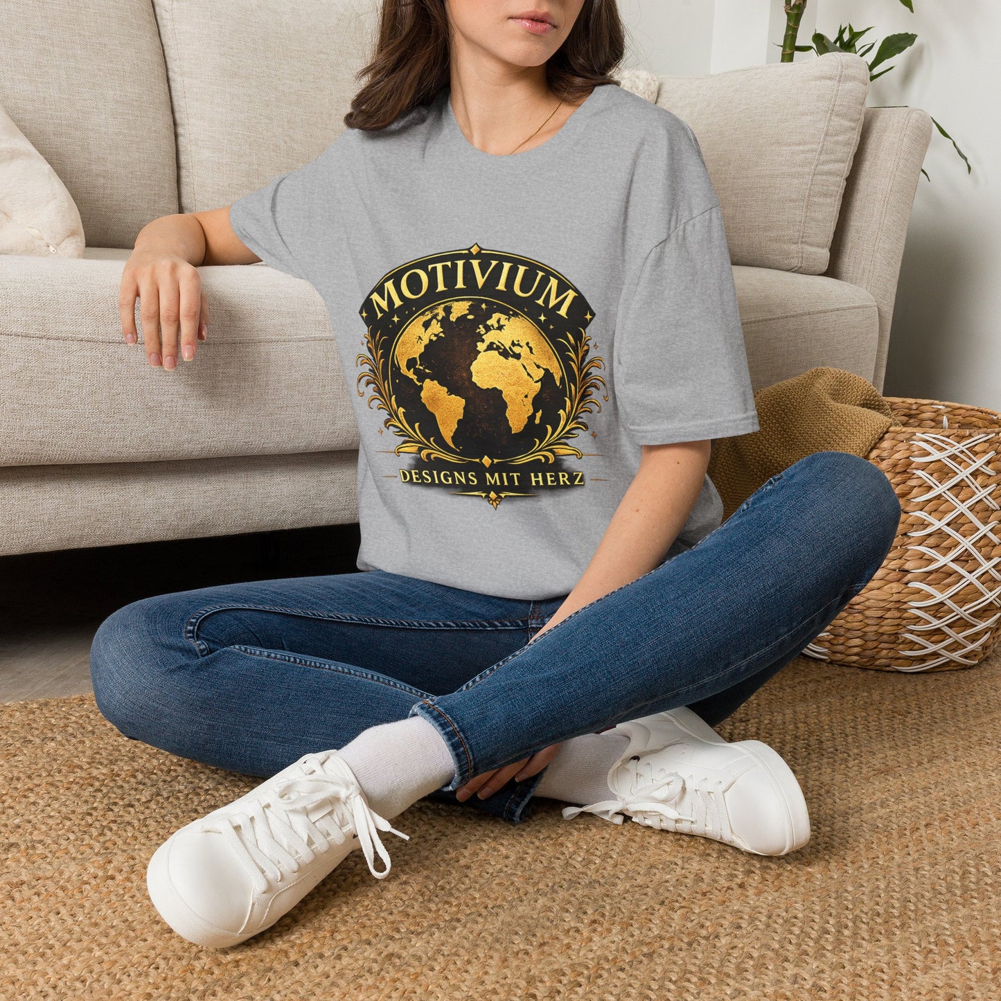 Motivium World Edition – Premium T-Shirt | Designs mit Herz