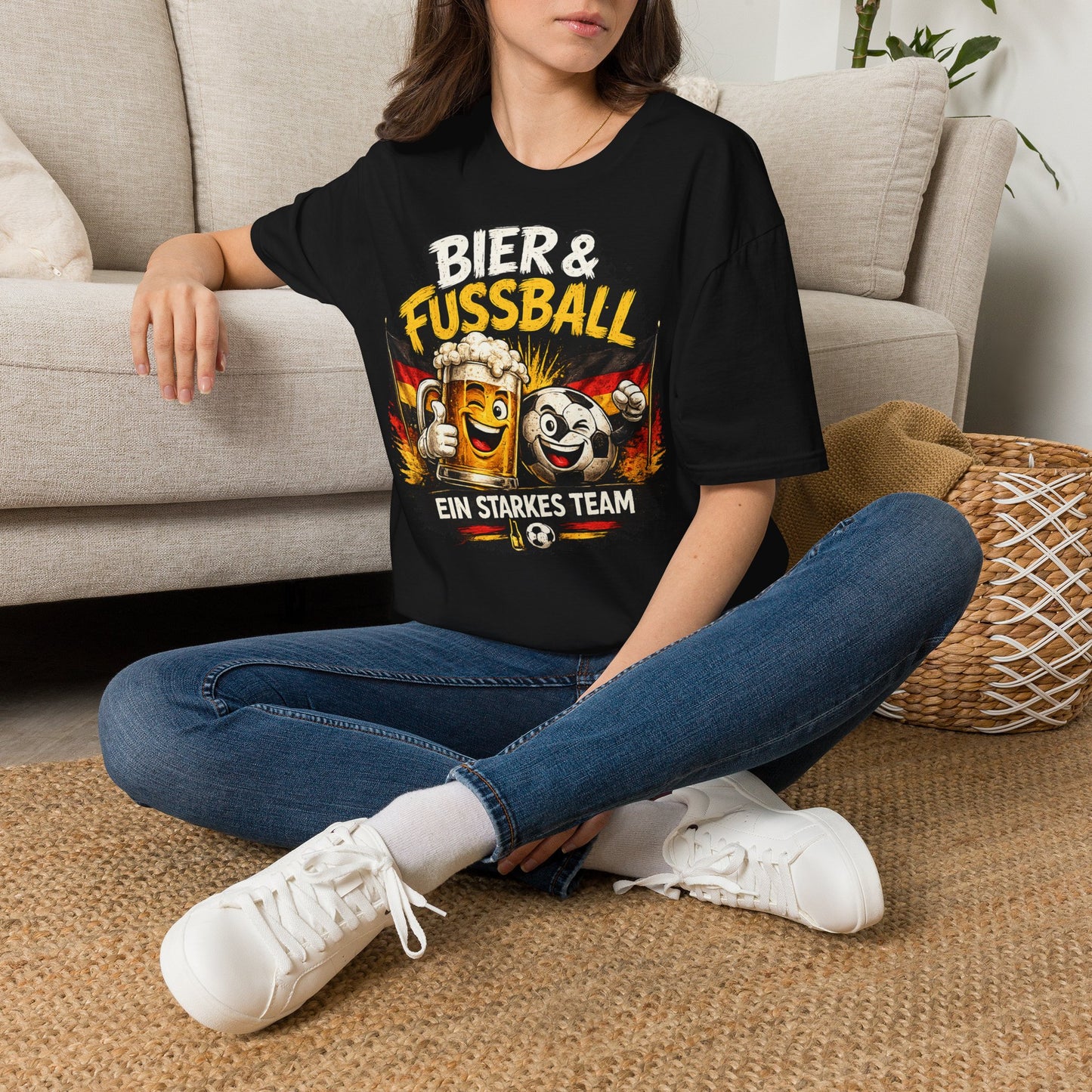 Bier & Fußball – Ein starkes Team | Deutschland Fan T-Shirt | Lustiges Fußball & Bier Design