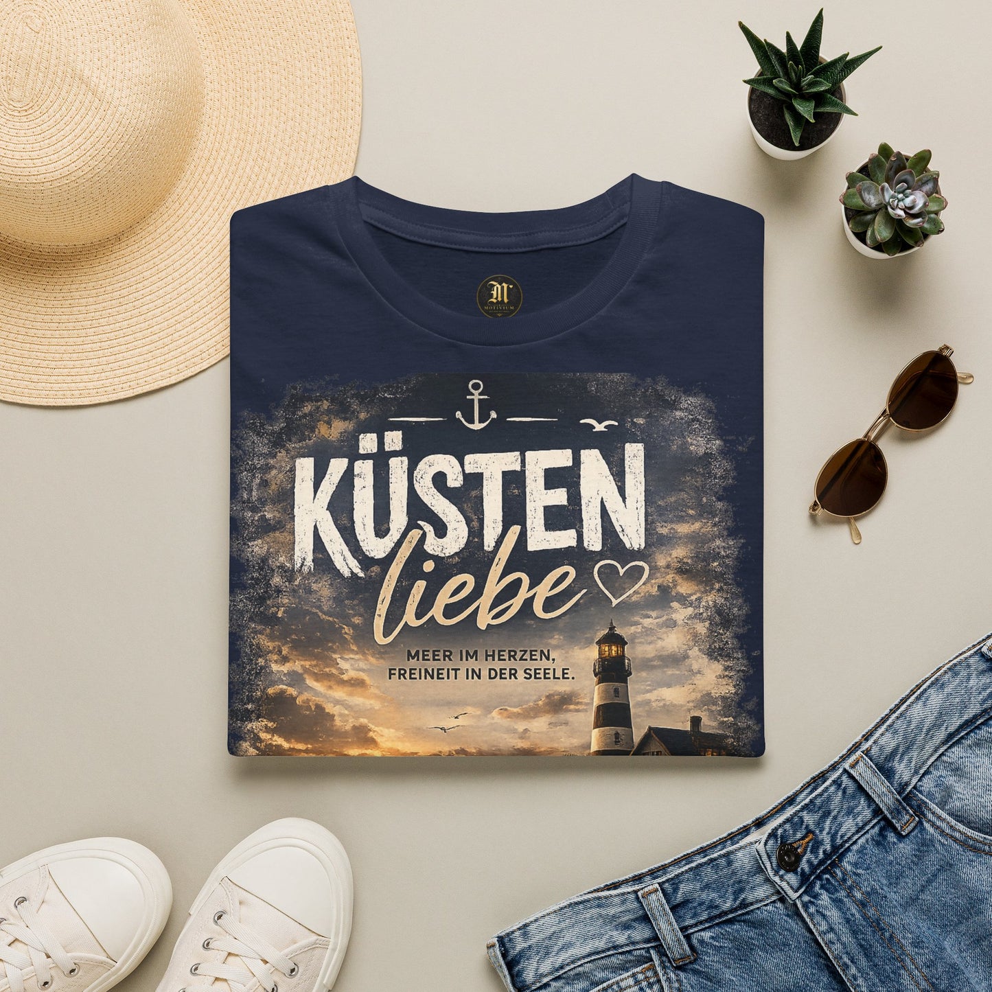 Küstenliebe Damen T-Shirt – Meer im Herzen, Freiheit in der Seele | Leuchtturm Strandshirt