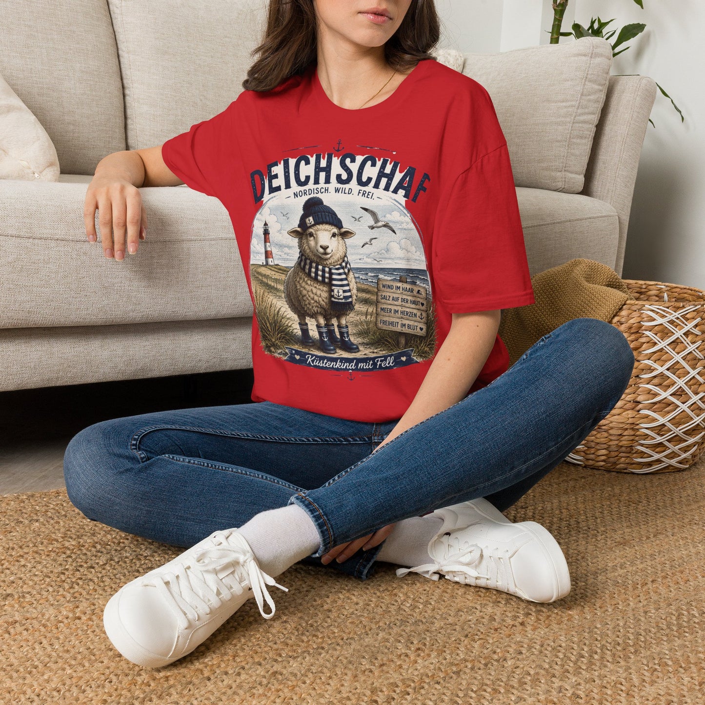 Deichschaf T-Shirt – Nordisch. Wild. Frei. | Maritimes Schaf für Nordsee- & Ostseefans