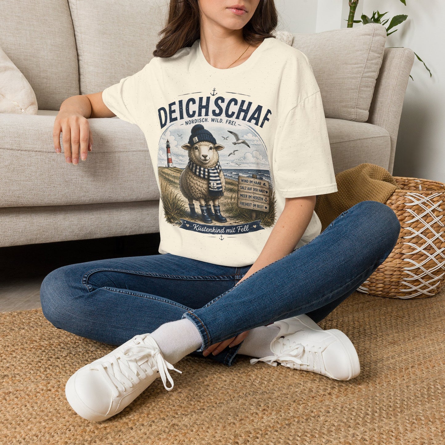 Deichschaf T-Shirt – Nordisch. Wild. Frei. | Maritimes Schaf für Nordsee- & Ostseefans