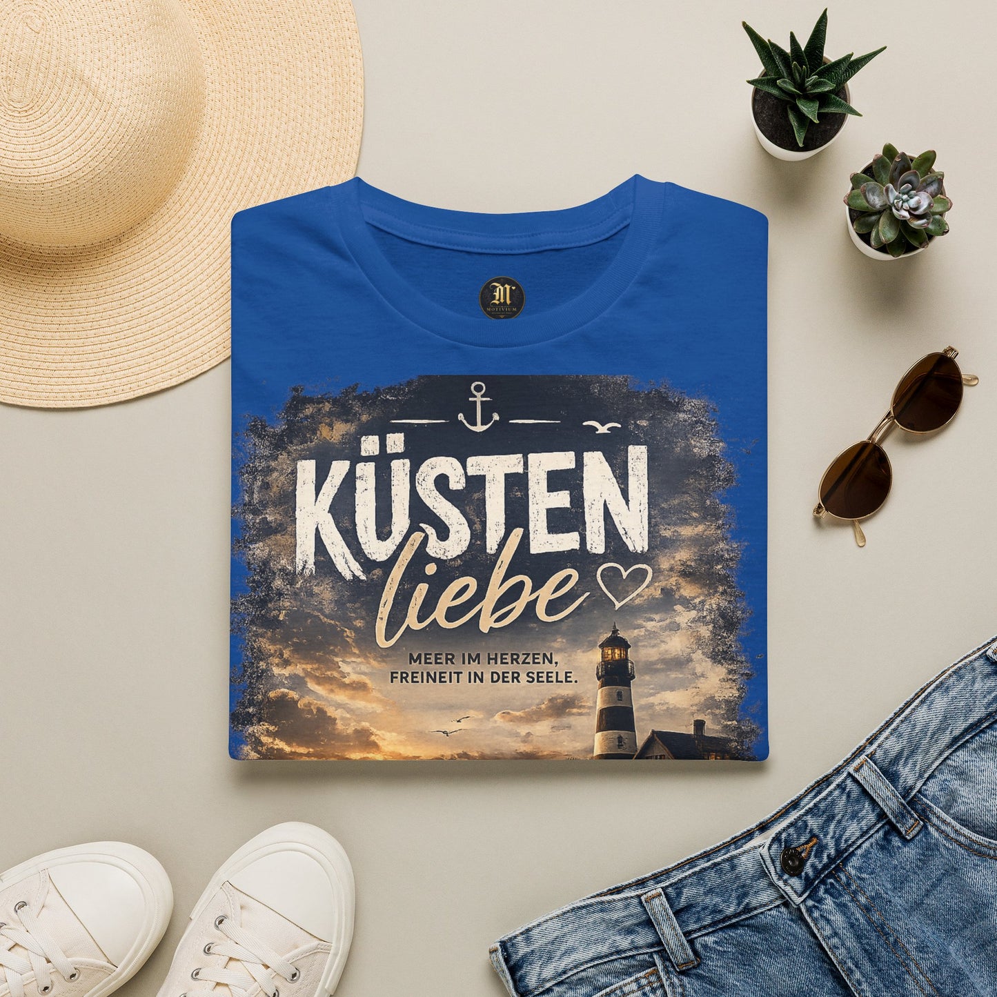 Küstenliebe Damen T-Shirt – Meer im Herzen, Freiheit in der Seele | Leuchtturm Strandshirt