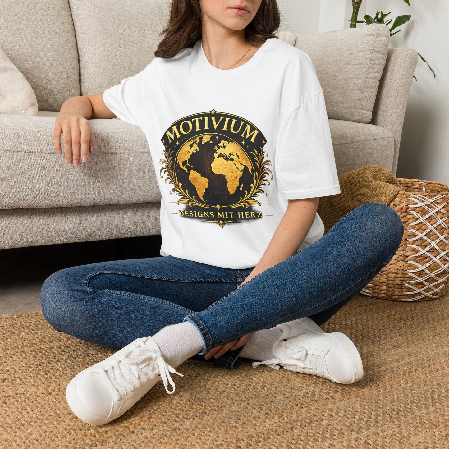 Motivium World Edition – Premium T-Shirt | Designs mit Herz