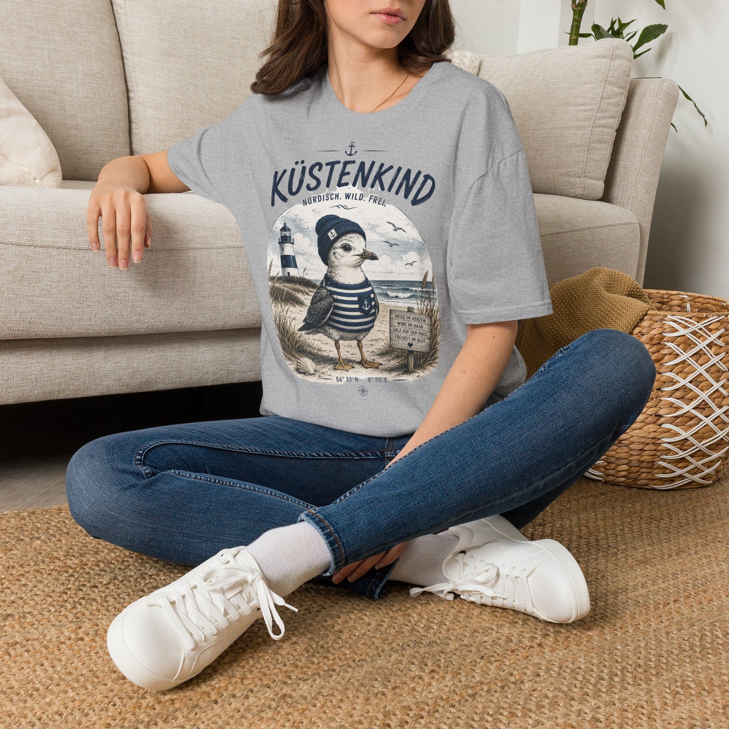 Küstenkind Möwe T-Shirt – Nordisch. Wild. Frei. | Maritimes Küstendesign für Nordsee- & Ostseefans